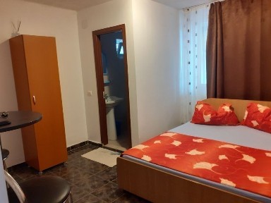 Casa 12 camere cu bai de vânzare la 5 min de mare (mers pe jos)