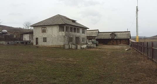 Casa de vanzare cu anexe, hala, beci, Super OFERTA