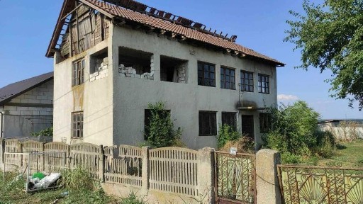 Casă de vânzare cu 4500m2 de teren