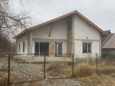 Vand sau schimb cu garsoniera casa 182mp si teren 3500mp in Sambotin