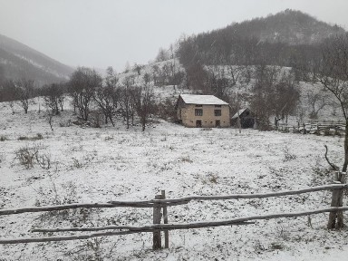 Casa de vanzare la munte in comuna Cornereva + teren 25000 m2