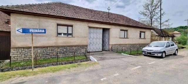 Vand casa loc. Pomezeu central