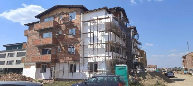 Vând apartamente cu 2 si 3 camere proprietar