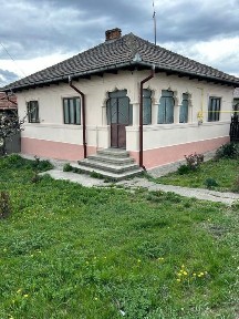 Casa + teren oras Comanesti 2300m2