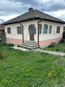 Casa + teren oras Comanesti 2300m2