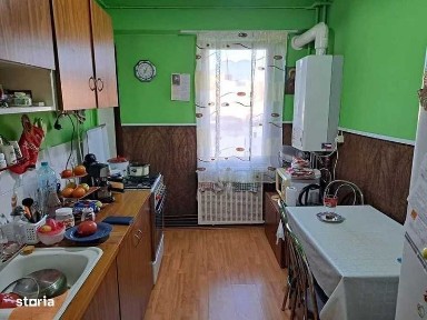 Vand sau schimb apartamet 3 camere in Tudor