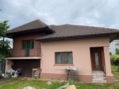 Vind casă, curte, anexe