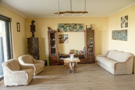 Proprietar, vand casa in Paleu