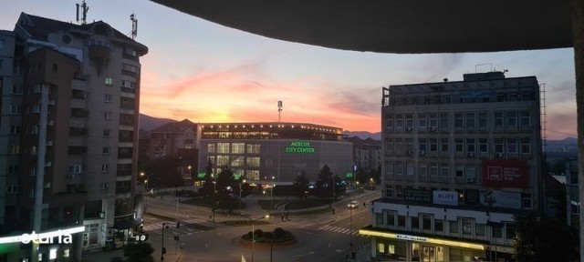 Vand apartament cu scara interioara