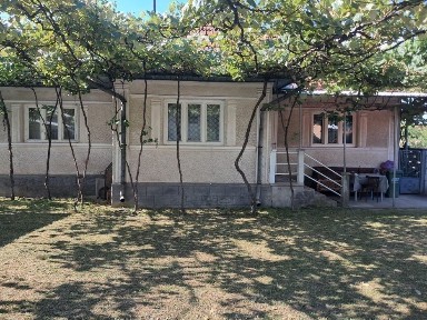 Vand casa in loc Tihau