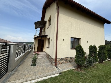 Vand casa individuala-zona Dumbrava Nord