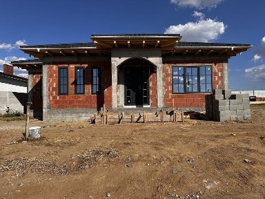 Casa parter, la rosu / Gaze, canalizare, curent si apa / zona Damila