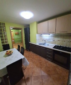 Vând apartament cu 4 camere în Câmpeni