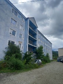 Vând bloc în Petrosani str Independentei nr 37