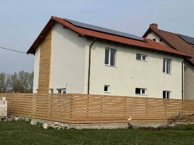 Proprietar, vând casa verde parter + etaj, la cheie.