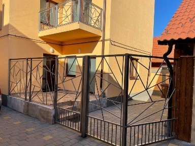 Vand casa individuala, eventual schimb cu apartament si diferenta