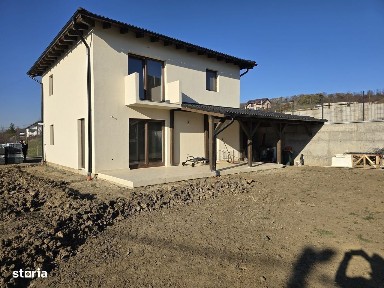 Casa D-P-E 240 mp, teren 800 mp,comosion ZERO!