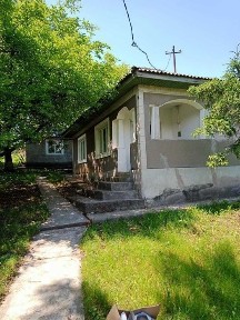 Casa de vinzare,2 camer,anexe,teren