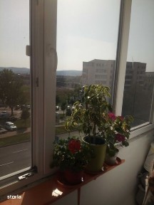 apartament cu trei camere de vanzare