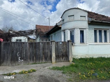 Casa veche caramida+ teren 930 mp