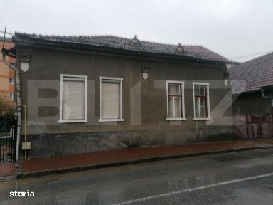 Casa renovabila 200mp 6 camere 1 bucatarie 1 baie 450mp teren Zona Aiu