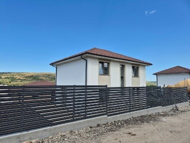 Chinteni, Curcubeului 0