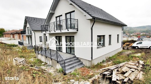 Casa 4 camere la cheie,2bai,120 mp,501 mp teren,zona Corunca