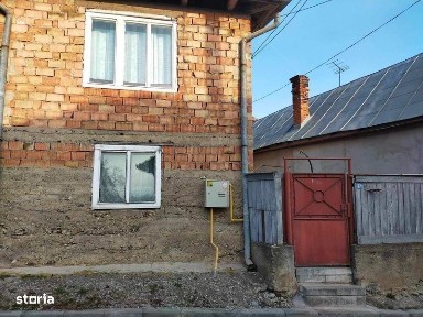 Casa de vanzare/la schimb cu apartament plus diferenta