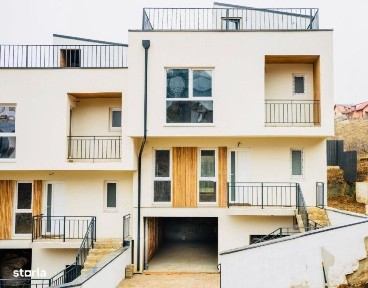Duplex /Casa insiruita cu 5 camere, 140 mp, teren 160 mp, zona Teilor