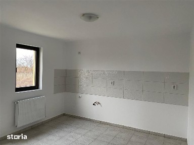 Case pe parter cu 3 camere-Teren 550 mp-Asfalt-Mutare imediata