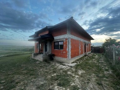 Vand casa la rosu, loc. Malcoci