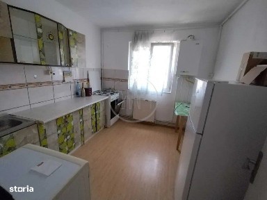 VAND garsoniera decomandata,renovata,zona Broscarie