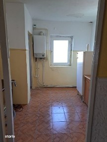 Vand apartament decomandat cu 4 camere