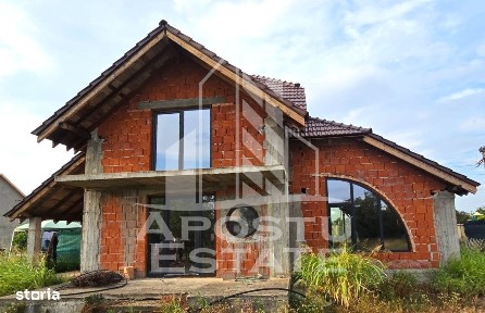 Casa la rosu, de vanzare, in Curtici, jud. Arad.