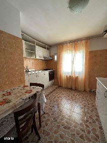 Apartament cu 3 camere, localizat în zona de sus a oraşului.