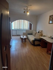 Vand apartament cu 2 camere in Brad