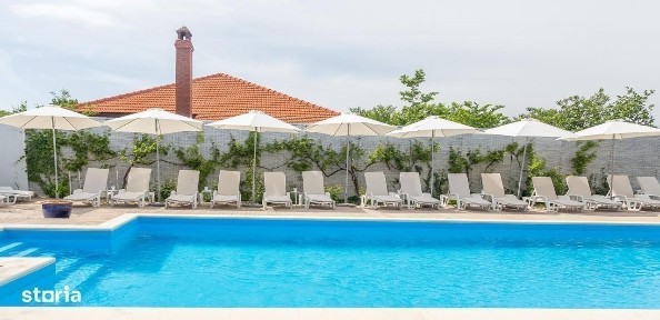 Vila turistica cu 50 camere de vanzare in 2 Mai/Constanta