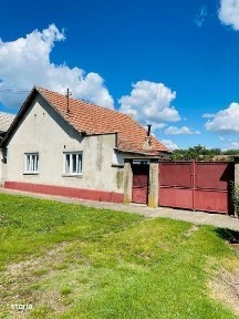 Casa cu gradina mare in Macea