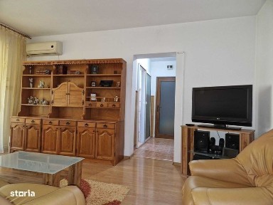 Vand apartament 3 camere