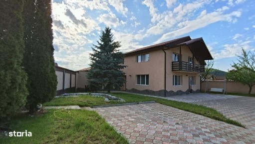 Vand casa cu teren de 900 mp in Harman