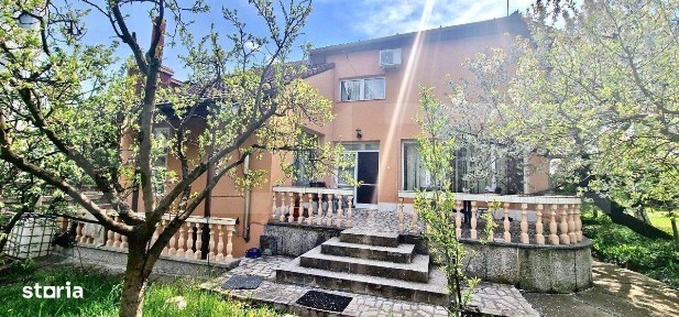 Casa Impresionanta cu Șemineu, Pavilion si Livada in Zona de Top