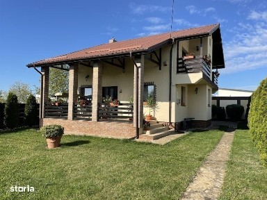 Vand casa 3 camere, mobilata si utilata aproape de padure