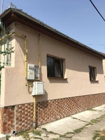 Vand casa la curte comuna, zona Cantemir
