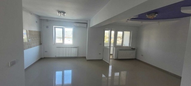 Apartament 3 camere zona de jos