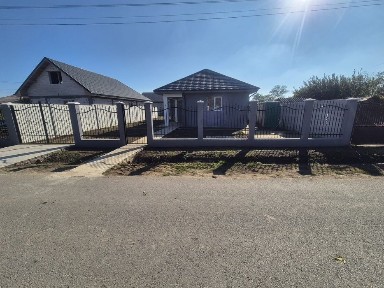 Casa noua de vânzare