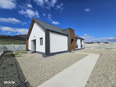 Casa individuala cu patru camere pe parter P+M, teren 400mp