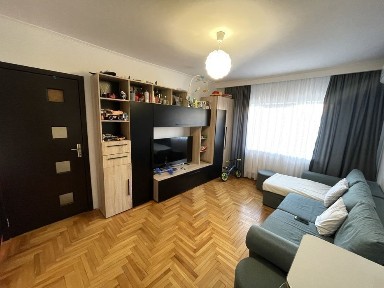 Apartament cu trei camere, zona Nufarul