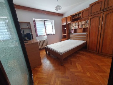Persoana fizică vând apartament cu 4 camere str Ion Meșter nr.4