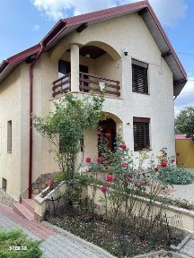 Casa ultracentral, in Botosani, cu teren mp