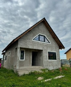 Vand casa moderna la gri - spatiu generos, materiale premium